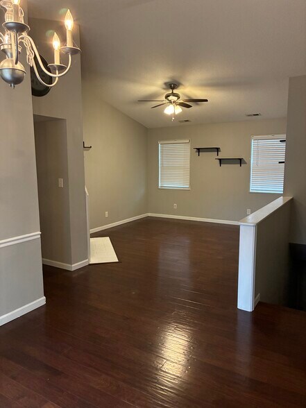 Building Photo - 1435 Bobolink Pl