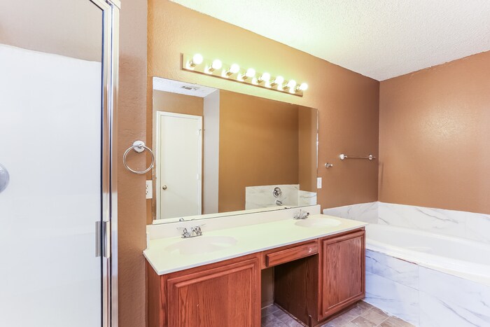 Building Photo - 7014 Snowivy Ct