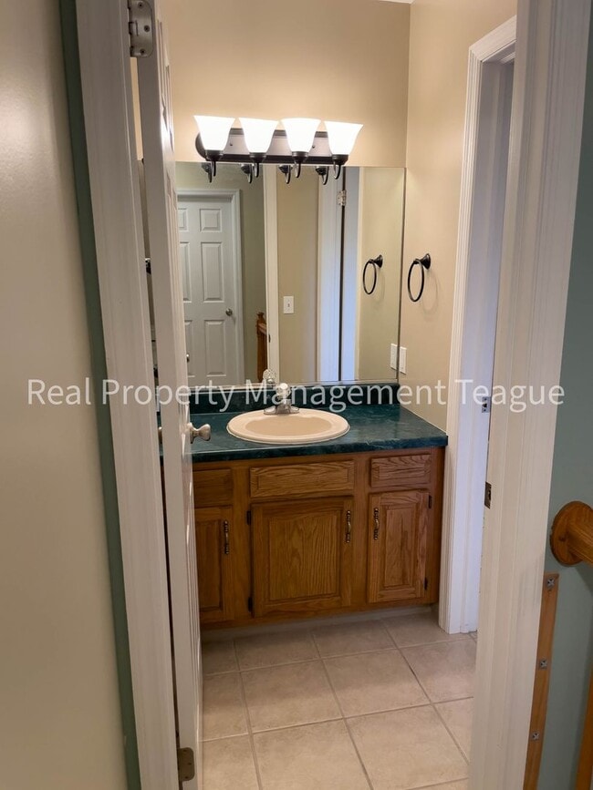 Building Photo - Beautiful Single Family Home