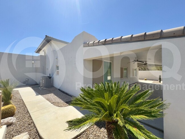 Building Photo - 3700 N San Sebastián Dr