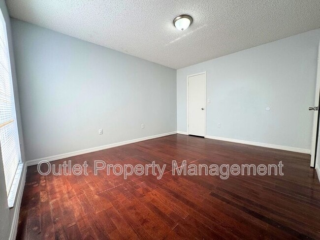 Building Photo - 1742 Potomac Ct