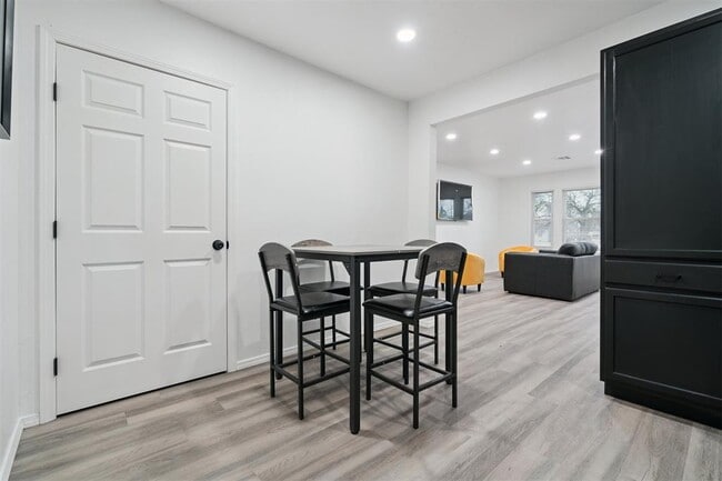 Building Photo - 1200 NE 17th St