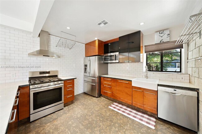 Building Photo - 501 NW 45th St