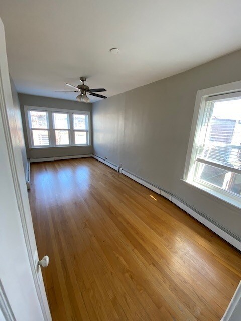 Building Photo - 1406 W Warner Ave