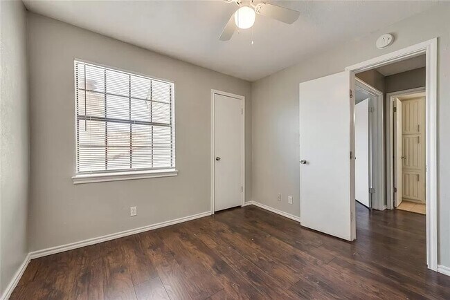 Building Photo - 228 Shady Lane Dr