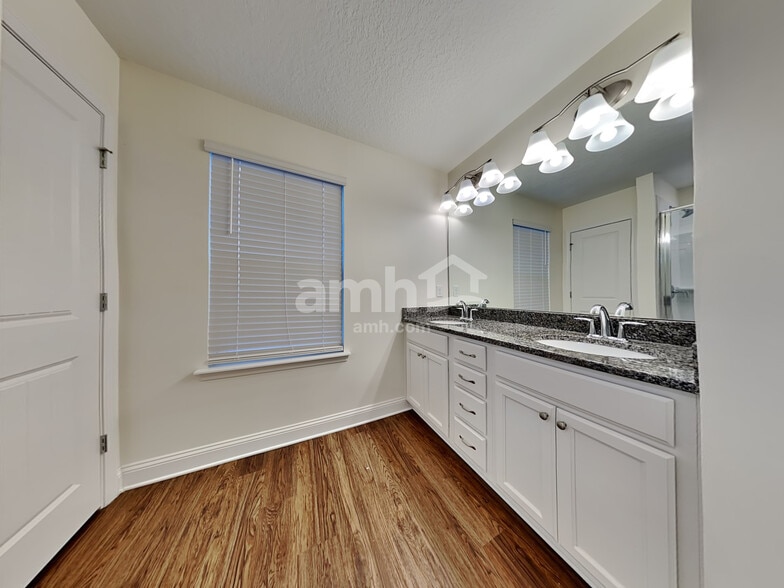 Building Photo - 3154 Creek Village Ln