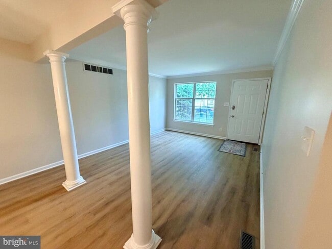 Building Photo - 1422 Oxford Cir