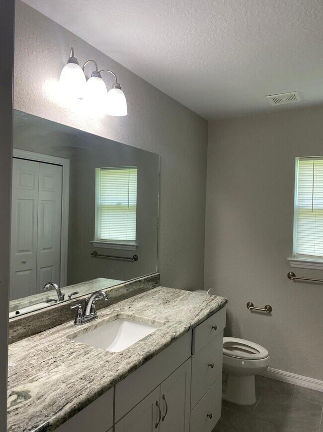 Building Photo - Charming 3-Bedroom Home on Nearly 1 Acre –...