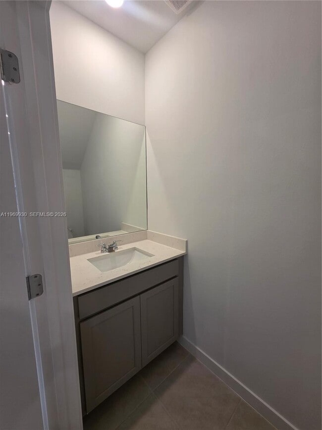 Building Photo - 1114 SW 9th Ave