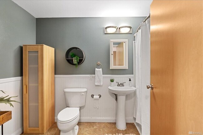 bathroom - 2824 Grand Ave