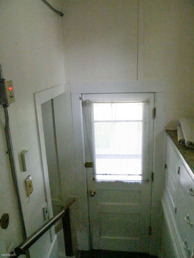 Building Photo - 1 br, 1 bath Duplex - 511 South 3rd Street 1