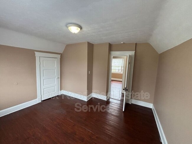 Building Photo - 209 N Grimes St