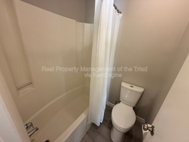 Building Photo - 2425 Tantelon Pl