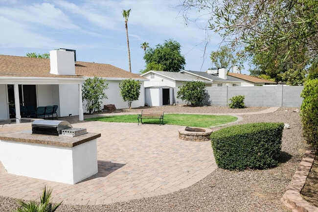Building Photo - 8832 E Lupine Ave