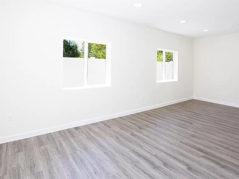 Building Photo - 7523 Milwood Ave