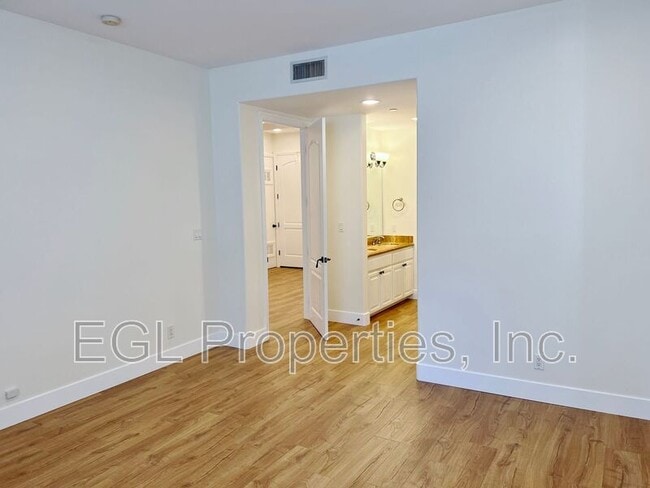 Building Photo - 16123 W Sunset Blvd