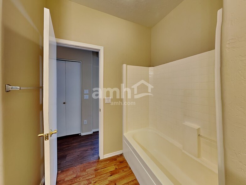 Building Photo - 8316 W Pima St