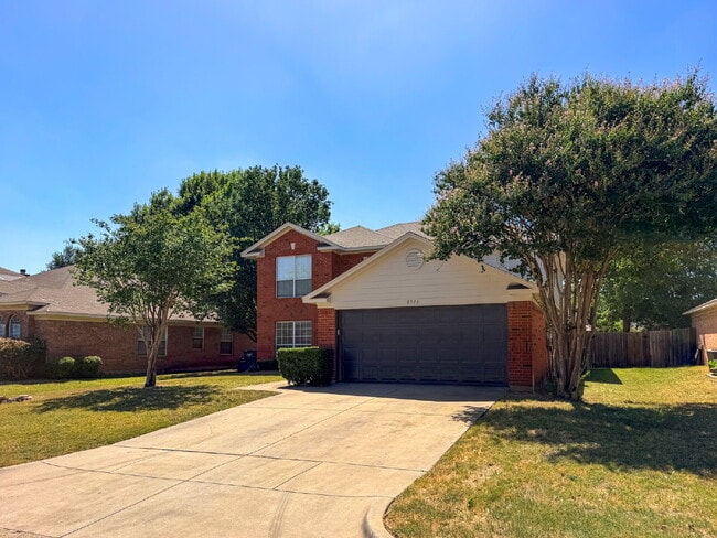 Building Photo - 4-Bedroom, 2.5-Bath, 2 Story Home in Fort Worth!