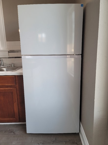 Building Photo - 505 Main St