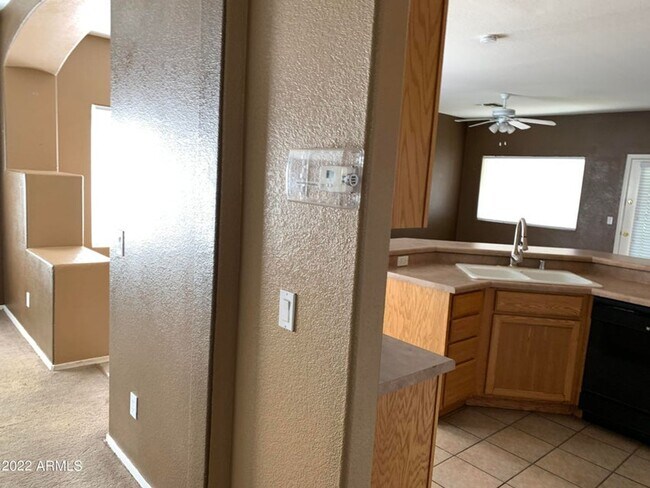 Building Photo - Charming 4 bed, 2 bath home on the golf co...