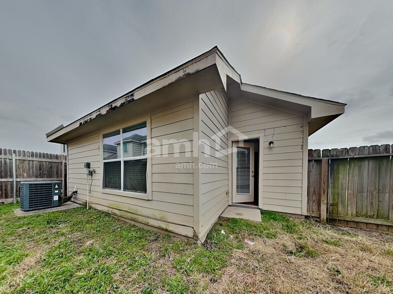 Building Photo - 2710 Bammelwood Dr