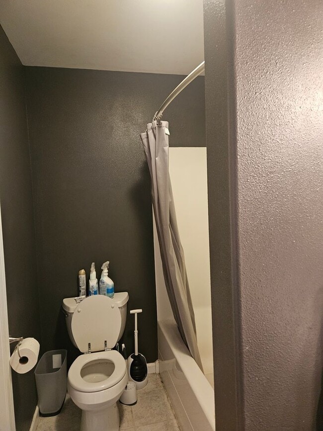 Building Photo - Fully Furnished Split Level Two-Bedroom Home