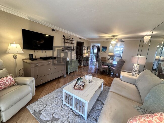 Building Photo - 2121 Collier Ave