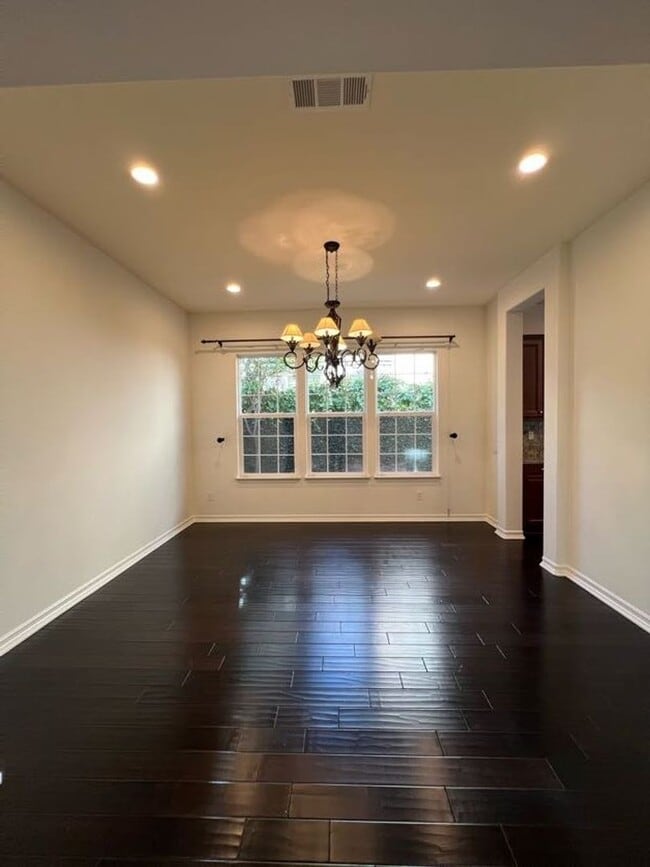 Building Photo - Spacious Single Story Home in Columbus Square