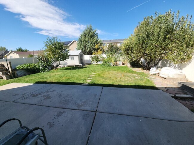 Building Photo - 209 Interlochen Ln