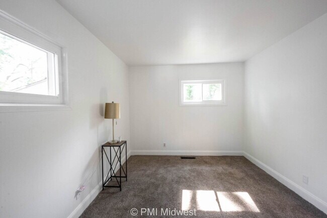 Building Photo - 4627 Karen Dr