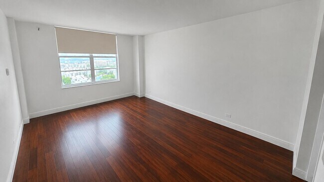 Building Photo - 230 174th St