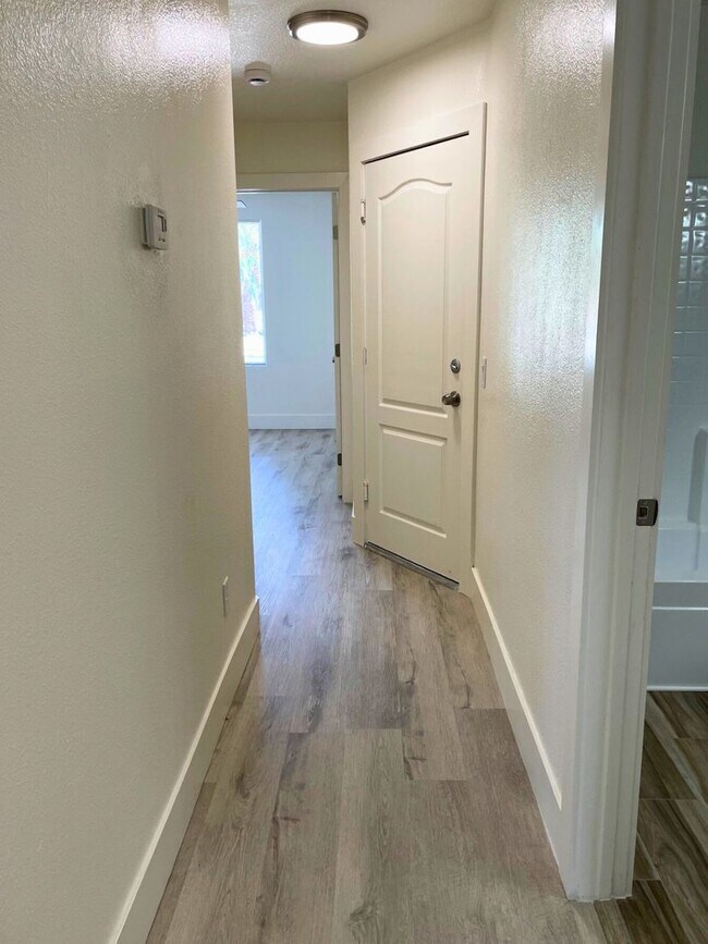 Building Photo - NEWLY RENOVATED 3BD/2BA SINGLE FAMILY HOME IN NORTH LAS VEGAS!