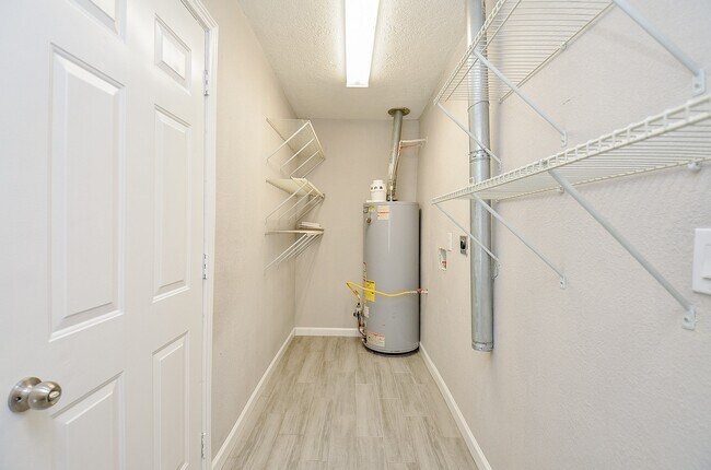 Building Photo - 8162 Homewood Ln