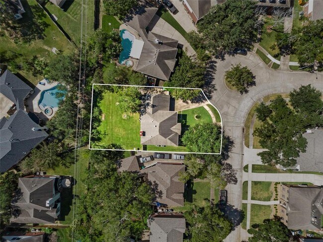 Building Photo - 2645 Lakeway Dr