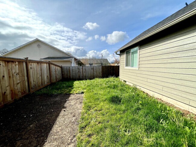 Building Photo - 3544 Hickory Ave