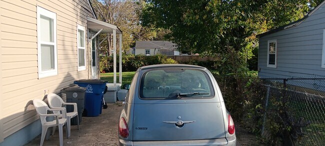 Building Photo - 548 E Woodrow St