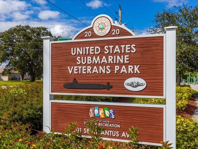 Building Photo - 1297 SE Floresta Dr