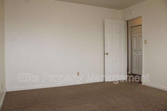 Building Photo - 212 W Palmer Lake Dr