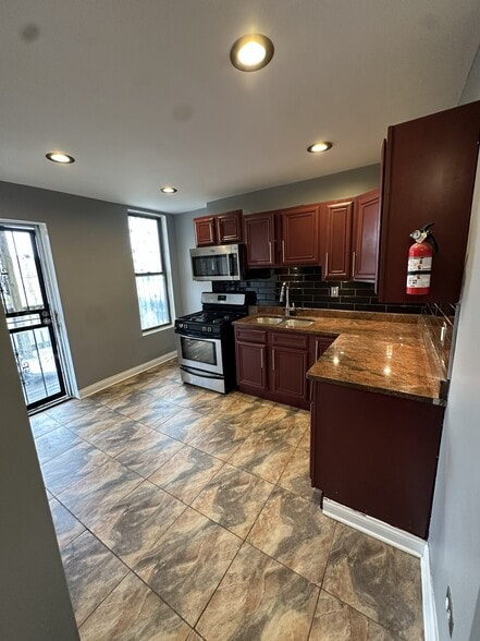 Building Photo - 10450 S Maryland Ave