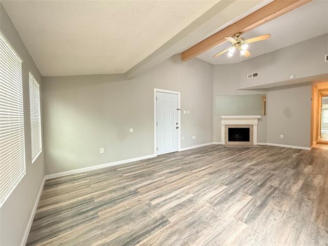 Building Photo - 9696 Walnut St