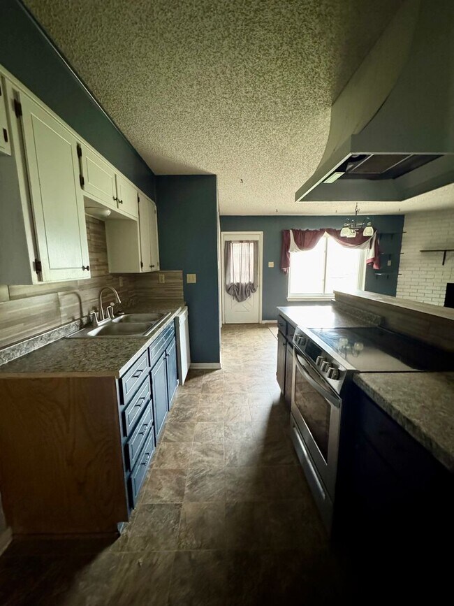 Building Photo - 1803 Stardust St