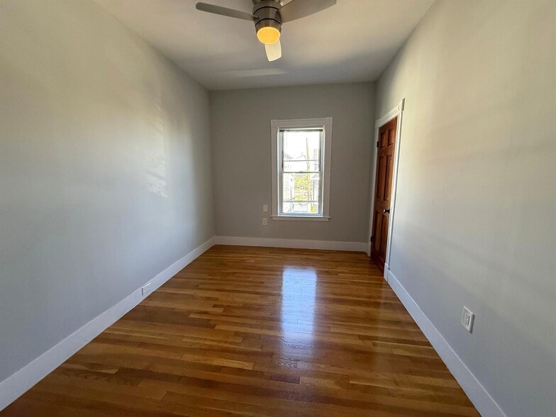 Building Photo - 7 Leyden Ave