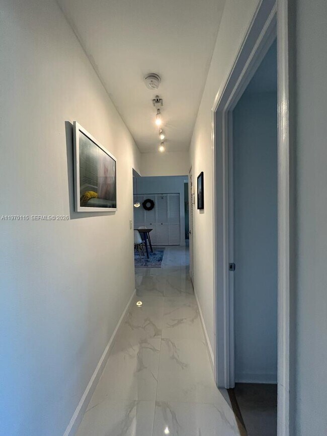 Building Photo - 2230 NE 56th Pl