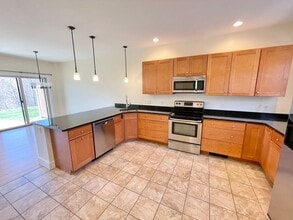 Building Photo - 3 Bedroom Home in Shelburne VT Available 8/1!
