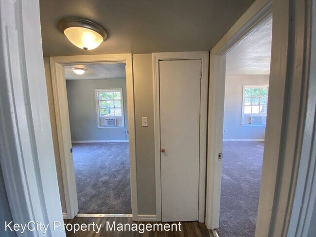 Building Photo - 3 br, 1 bath House - 1433 N Mockingbird Ln