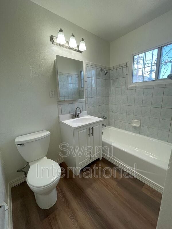 Building Photo - 724 W 80th St