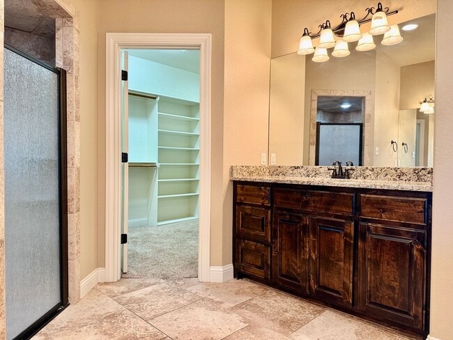 Building Photo - House For Rent