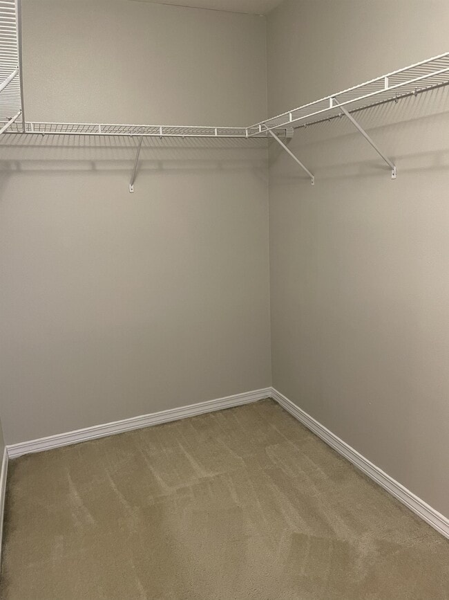 Building Photo - 8770 Kennedy Dr