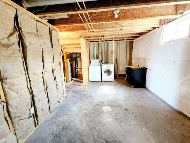 Building Photo - 3 bed/2.5 bath Townhouse in Westover - Ava...