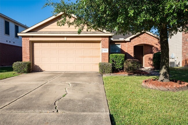 Primary Photo - 3304 Trail Hollow Dr